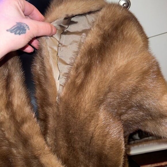 Vintage Authentic Brown Minx Fur Cape/ Shaw/ Scarf Wrap - Picture 11 of 11